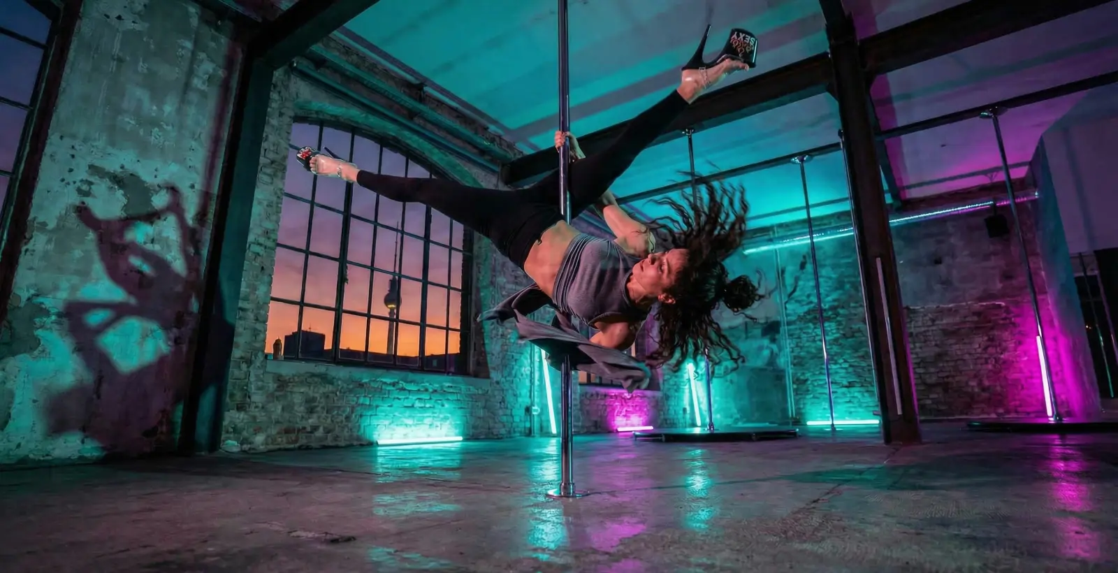 pole_loft_peachyboots