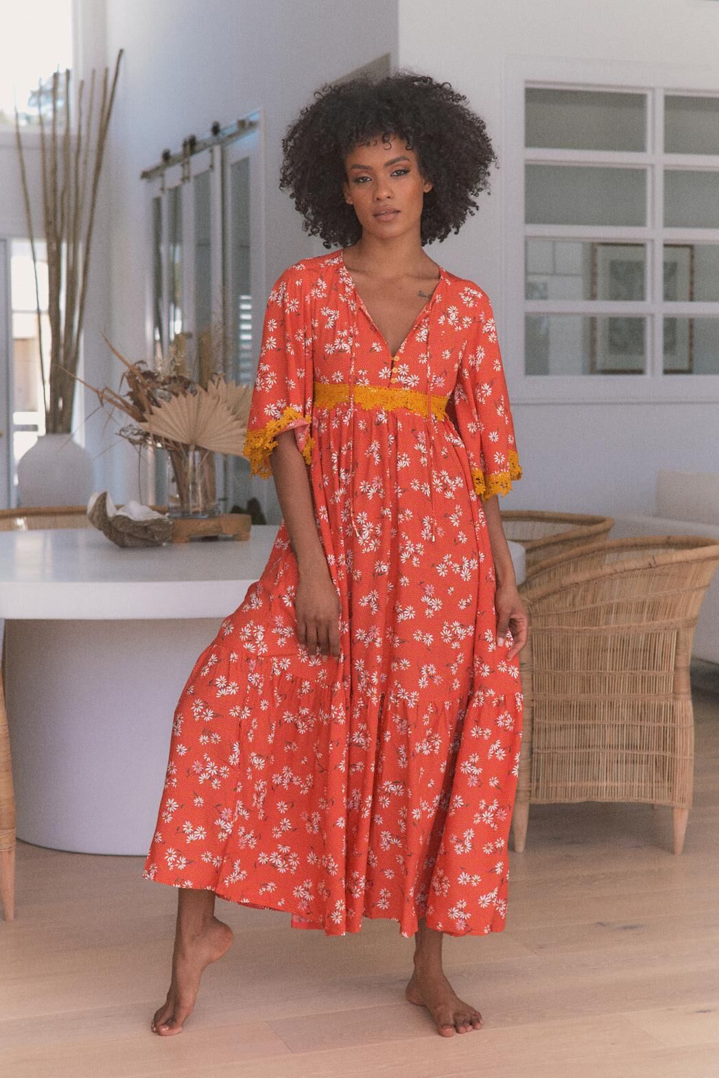 JAASE Astrid Maxi Kleid in Orange mit Desert Daisy Print - Sommer Fashion -  M, Erwachsener, Weiblich, Person, Frau, Ärmel, Erwachsener, Weiblich, Person, Frau, Ärmel, Erwachsener, Weiblich, Person, Frau, Ärmel, Erwachsener, Weiblich, Person, Frau, Ärmel,